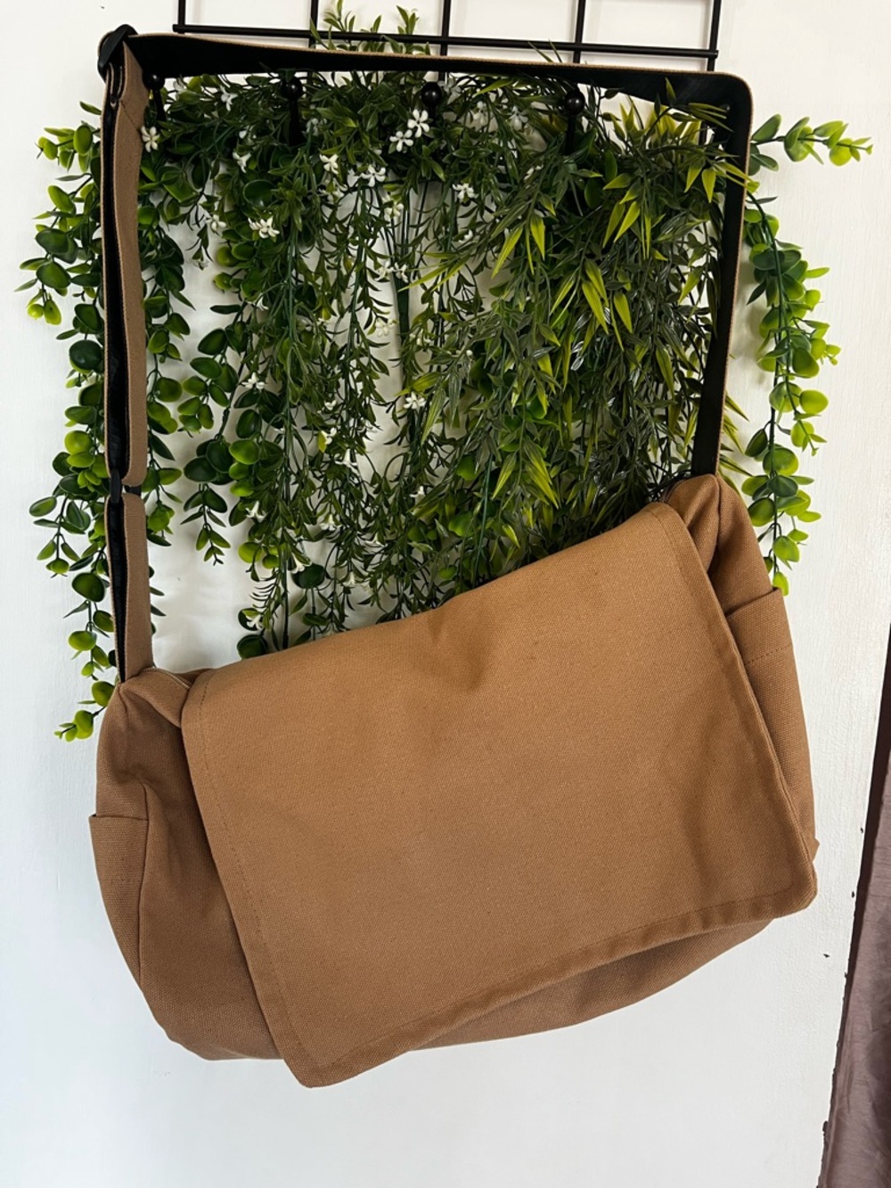 New Canvas Messenger Bag - Brown